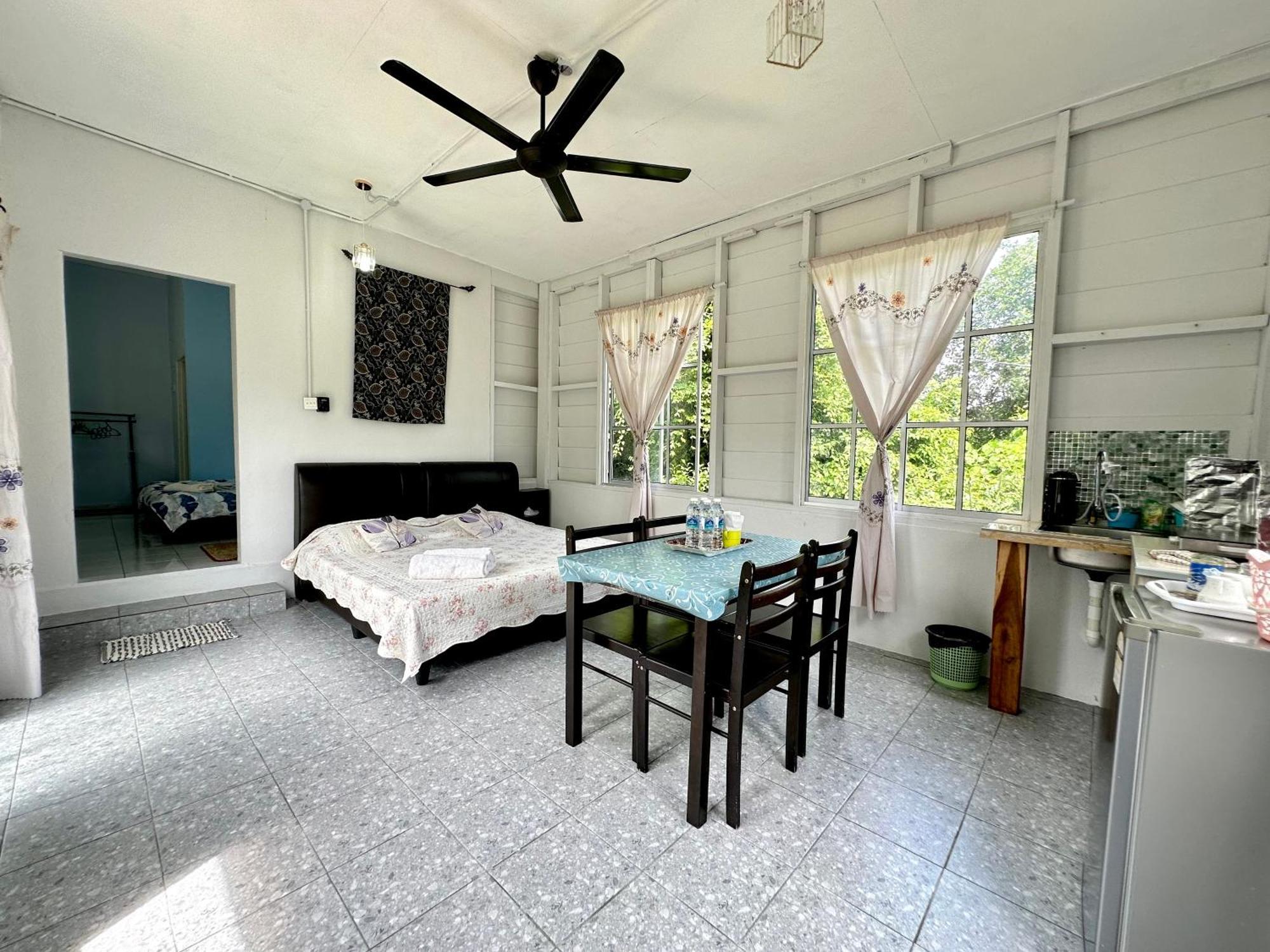 Kapal Terbang Guest House Langkawi Pantai Cenang  Bilik gambar